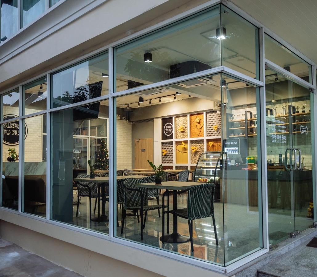 Sleep To Fly Hotel & Hostel Suvarnabhumi Airport Bangkok Bagian luar foto