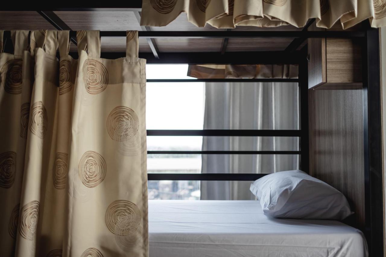 Sleep To Fly Hotel & Hostel Suvarnabhumi Airport Bangkok Bagian luar foto