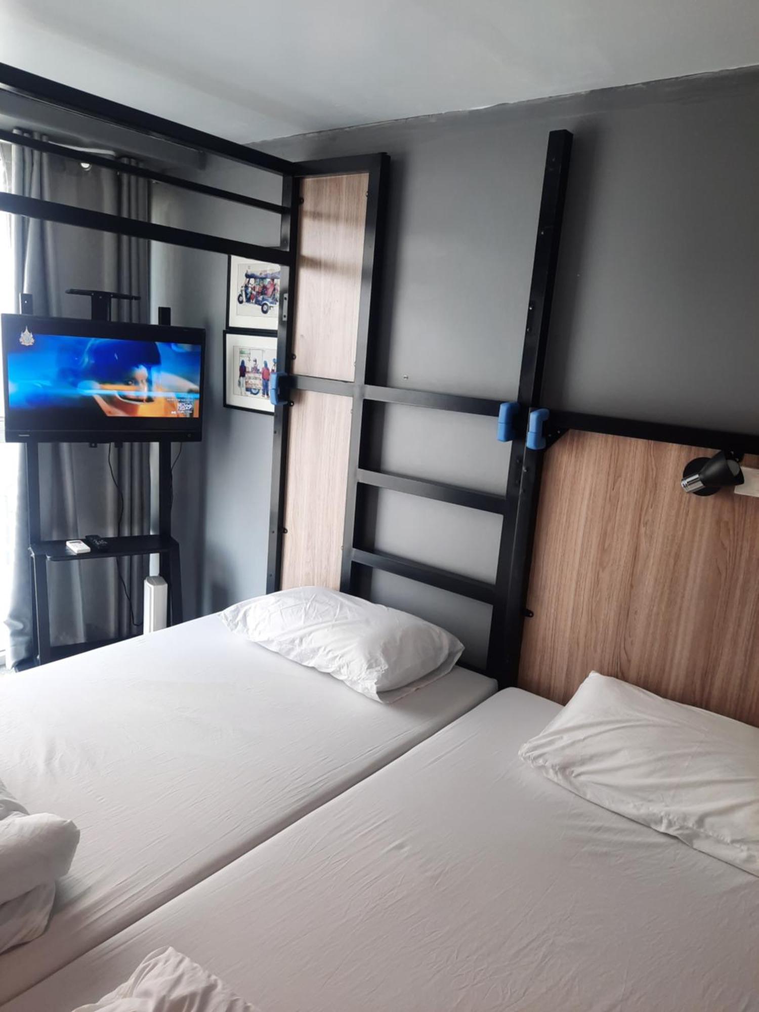 Sleep To Fly Hotel & Hostel Suvarnabhumi Airport Bangkok Bagian luar foto