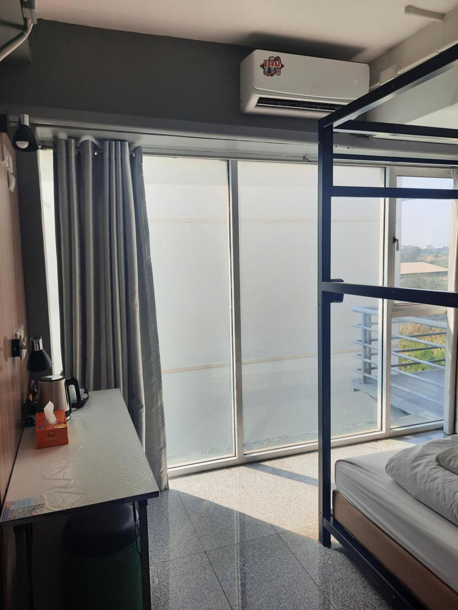 Sleep To Fly Hotel & Hostel Suvarnabhumi Airport Bangkok Bagian luar foto